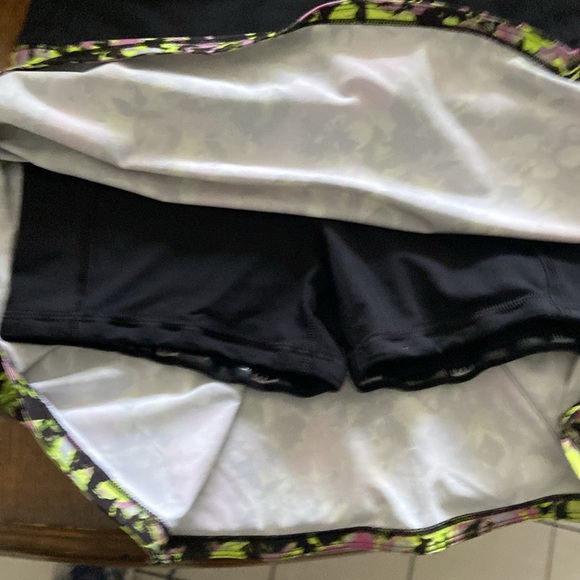 Lululemon Pace Setter Size 4 Tennis Skirt Preppy - Picture 4 of 10